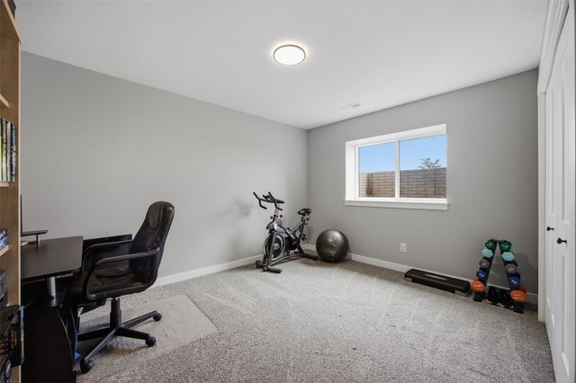 425 Dutch Drive, Robins, IA 52328