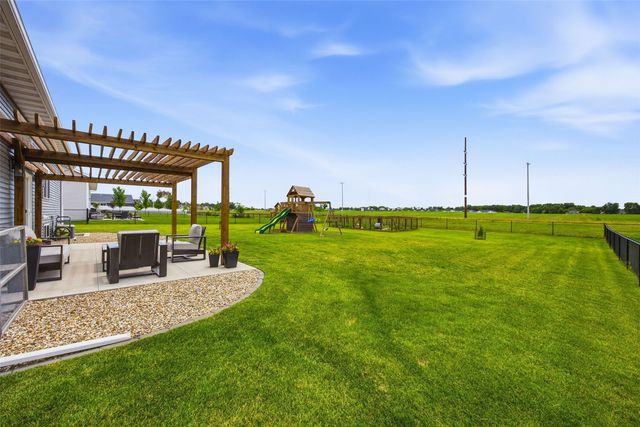 425 Dutch Drive, Robins, IA 52328