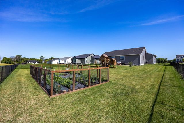 425 Dutch Drive, Robins, IA 52328