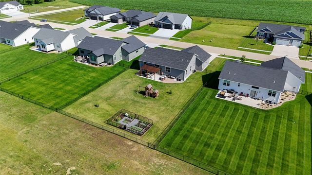 425 Dutch Drive, Robins, IA 52328