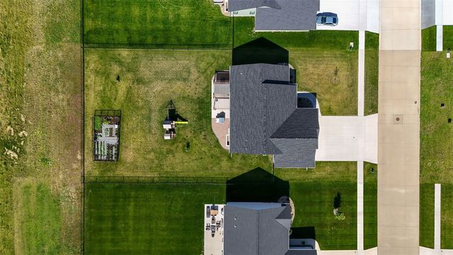 425 Dutch Drive, Robins, IA 52328