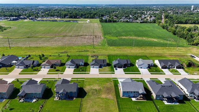 425 Dutch Drive, Robins, IA 52328