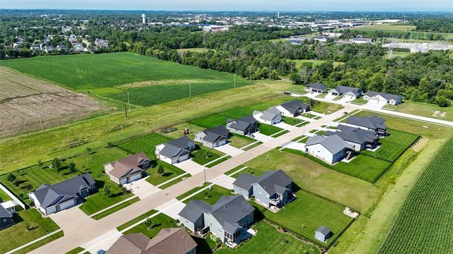 425 Dutch Drive, Robins, IA 52328