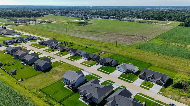 425 Dutch Drive, Robins, IA 52328