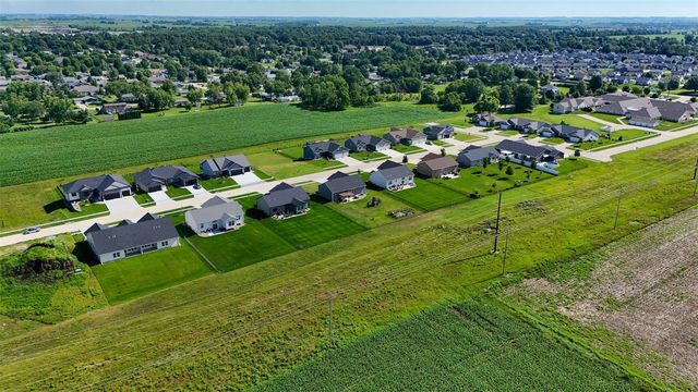 425 Dutch Drive, Robins, IA 52328