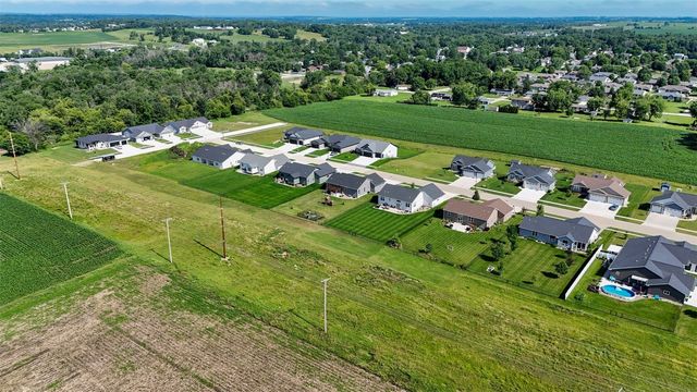 425 Dutch Drive, Robins, IA 52328
