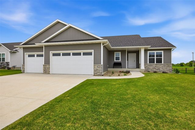 425 Dutch Drive, Robins, IA 52328