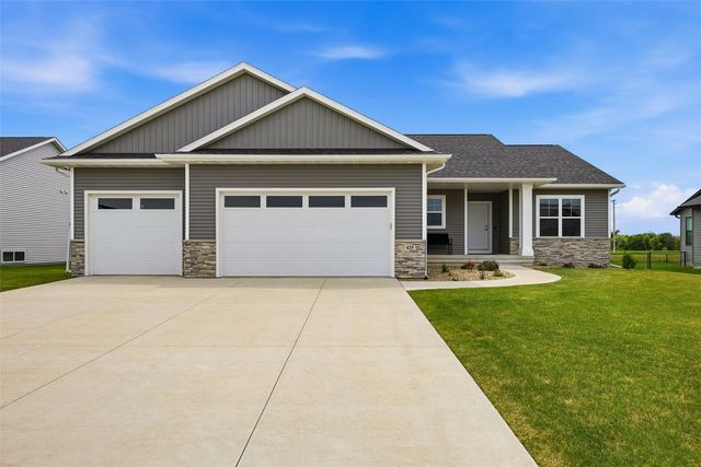 425 Dutch Drive, Robins, IA 52328