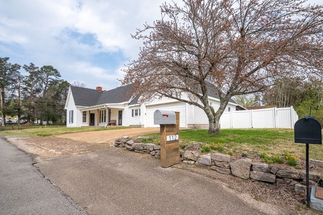 112 N High St, Waynesboro, TN 38485