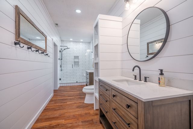 112 N High St, Waynesboro, TN 38485