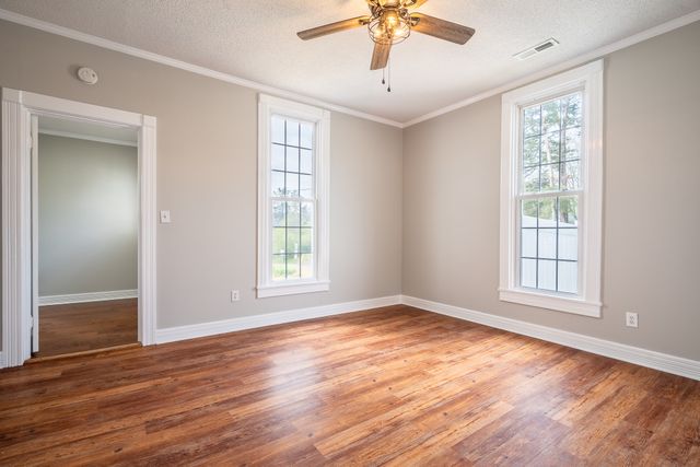 112 N High St, Waynesboro, TN 38485