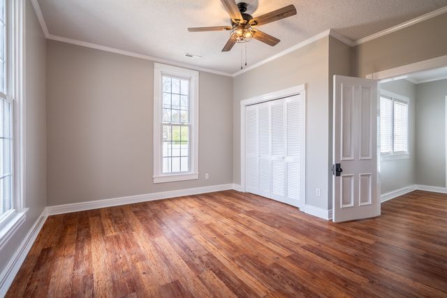 112 N High St, Waynesboro, TN 38485