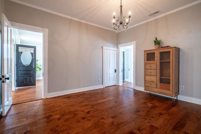 112 N High St, Waynesboro, TN 38485