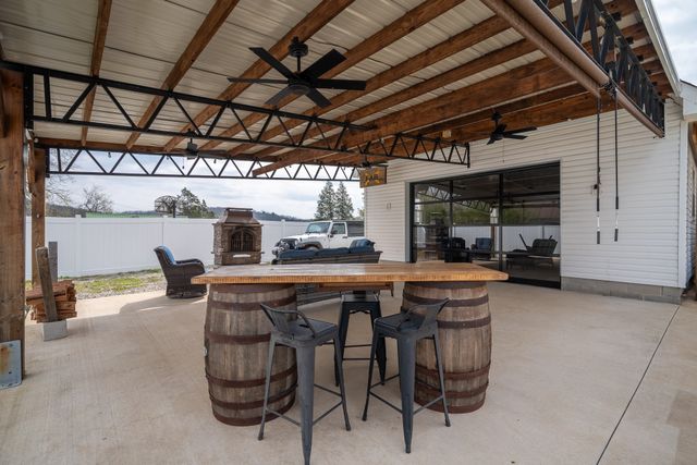 112 N High St, Waynesboro, TN 38485