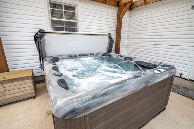 112 N High St, Waynesboro, TN 38485