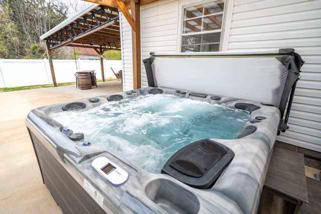 112 N High St, Waynesboro, TN 38485