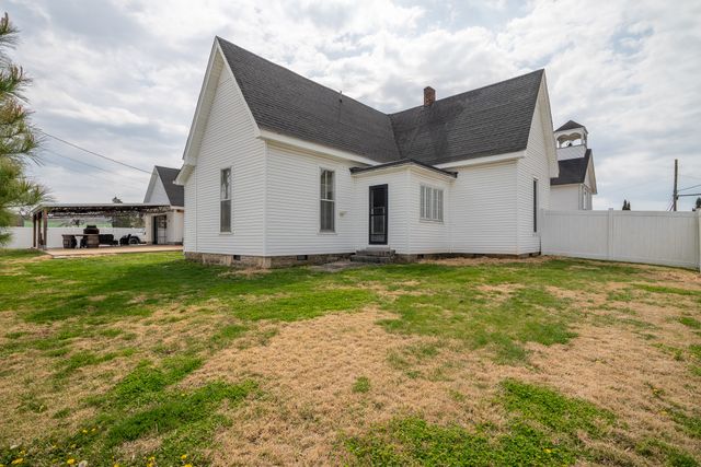 112 N High St, Waynesboro, TN 38485