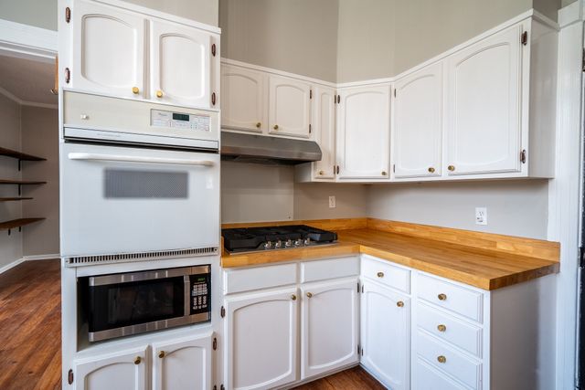 112 N High St, Waynesboro, TN 38485