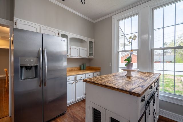 112 N High St, Waynesboro, TN 38485