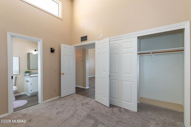 8267 N Oracle Rd Apt 240, Tucson, AZ 85704