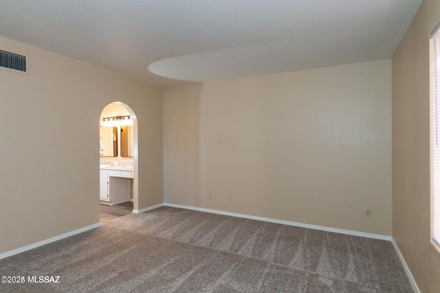 8267 N Oracle Rd Apt 240, Tucson, AZ 85704