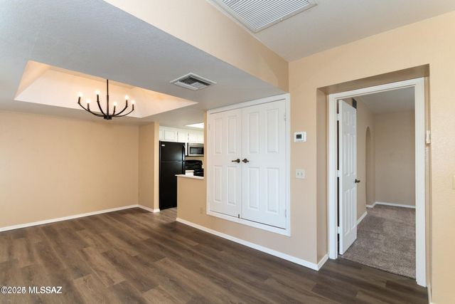 8267 N Oracle Rd Apt 240, Tucson, AZ 85704