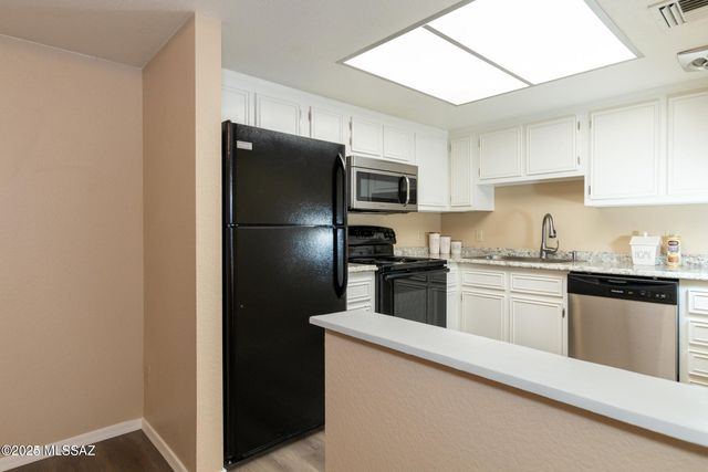 8267 N Oracle Rd Apt 240, Tucson, AZ 85704