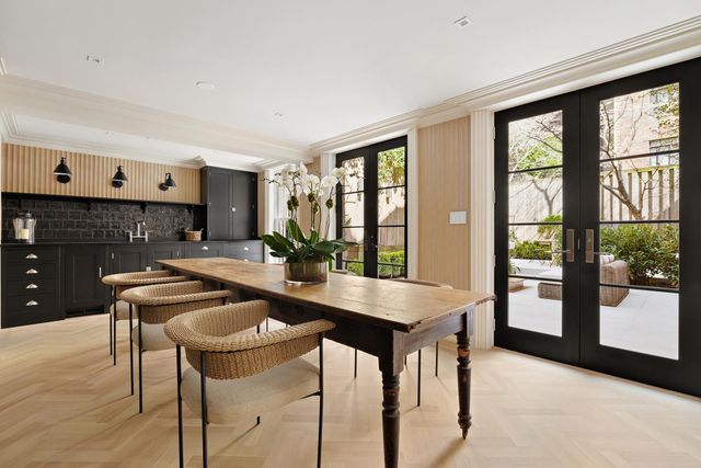 127 W 11TH Street, New York City, NY 10011