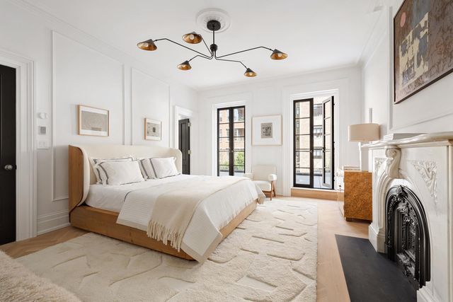 127 W 11TH Street, New York City, NY 10011