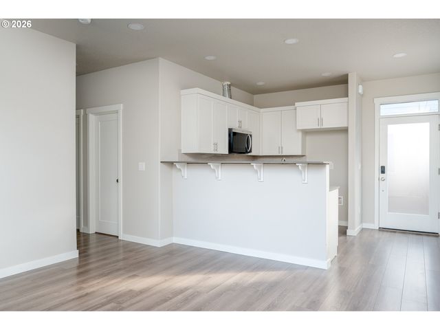 6235 Se Knapp St B, Portland, OR 97206