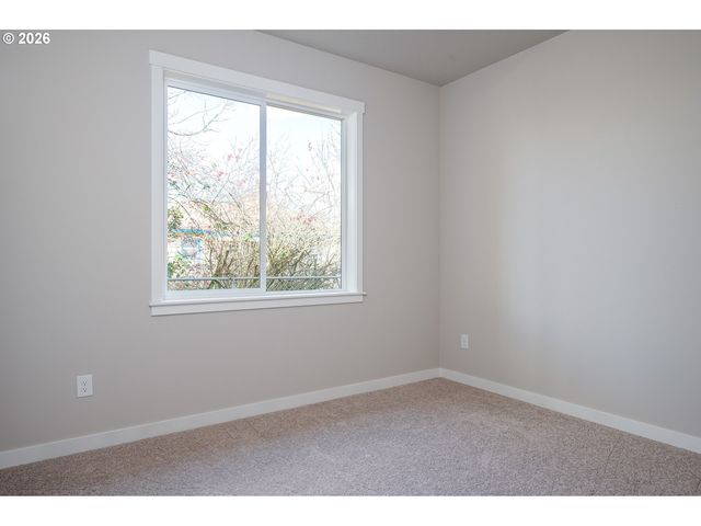 6235 Se Knapp St B, Portland, OR 97206