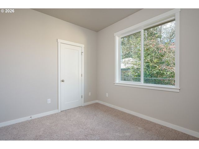 6235 Se Knapp St B, Portland, OR 97206