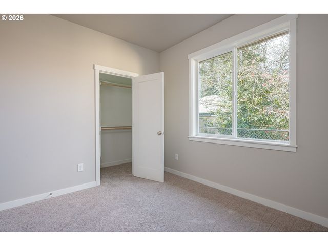 6235 Se Knapp St B, Portland, OR 97206