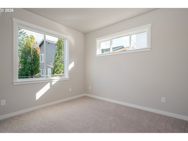 6235 Se Knapp St B, Portland, OR 97206