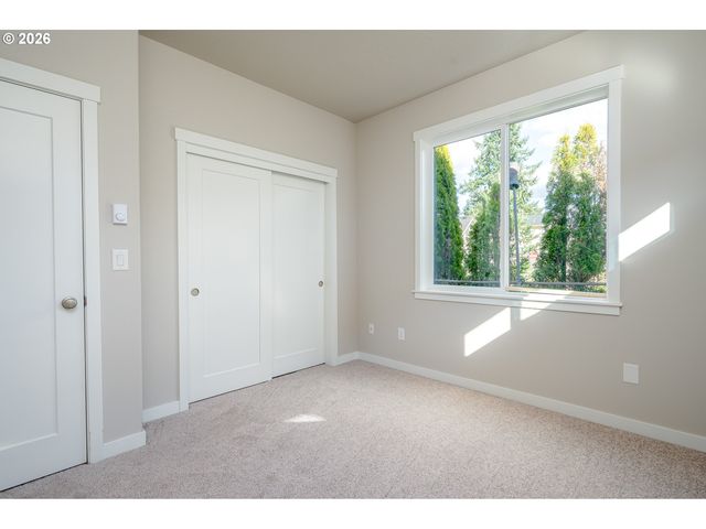 6235 Se Knapp St B, Portland, OR 97206