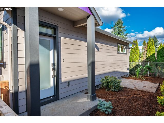 6235 Se Knapp St B, Portland, OR 97206