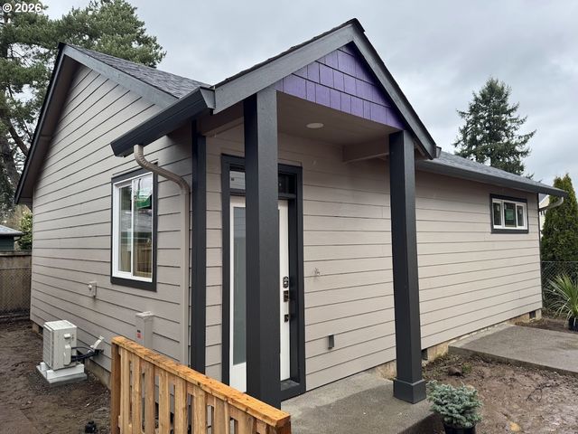 6235 Se Knapp St B, Portland, OR 97206