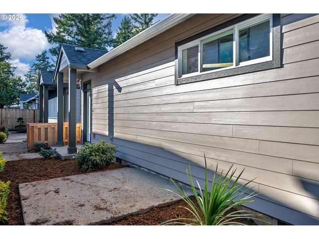 6235 Se Knapp St B, Portland, OR 97206