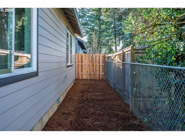 6235 Se Knapp St B, Portland, OR 97206