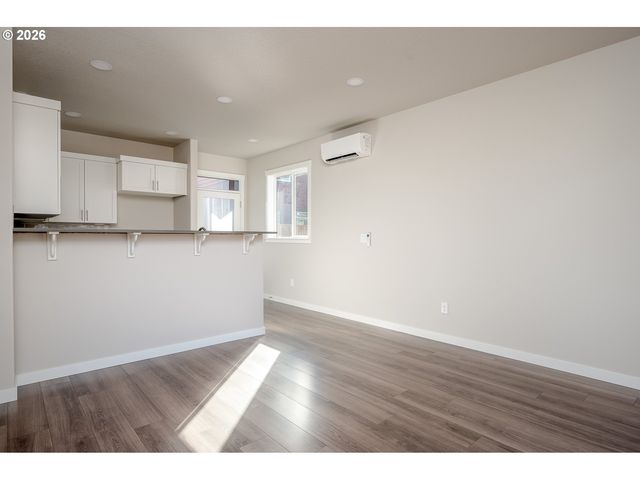 6235 Se Knapp St B, Portland, OR 97206