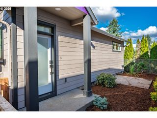 6235 Se Knapp St B, Portland, OR 97206