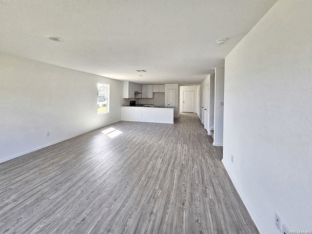 805 RIVIERA CT, Seguin, TX 78155