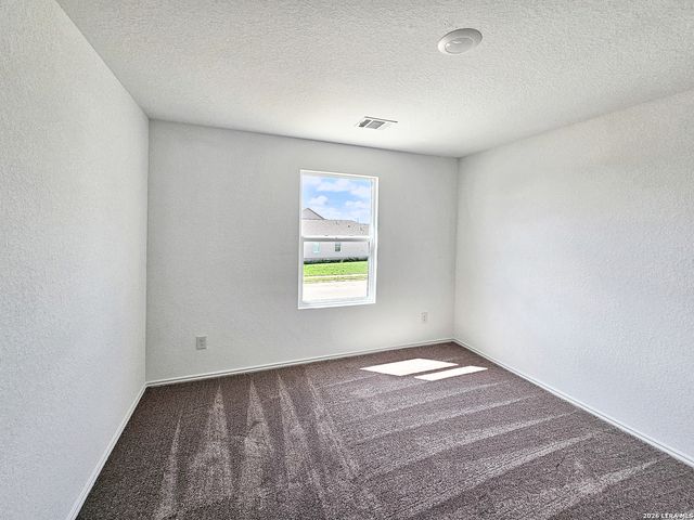 805 RIVIERA CT, Seguin, TX 78155