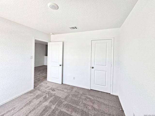 805 RIVIERA CT, Seguin, TX 78155
