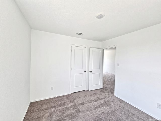 805 RIVIERA CT, Seguin, TX 78155