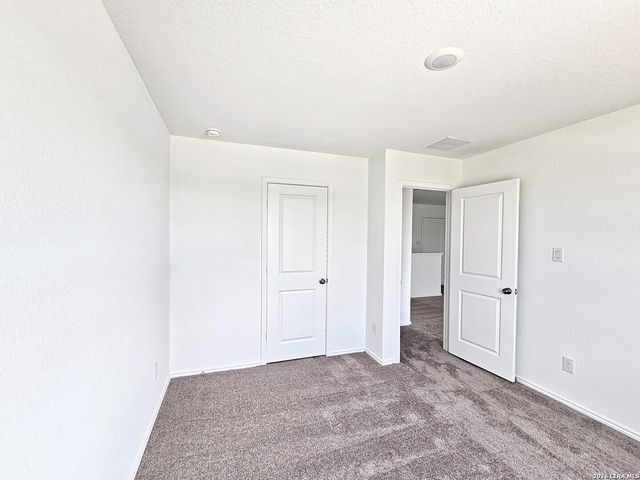 805 RIVIERA CT, Seguin, TX 78155