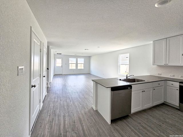 805 RIVIERA CT, Seguin, TX 78155