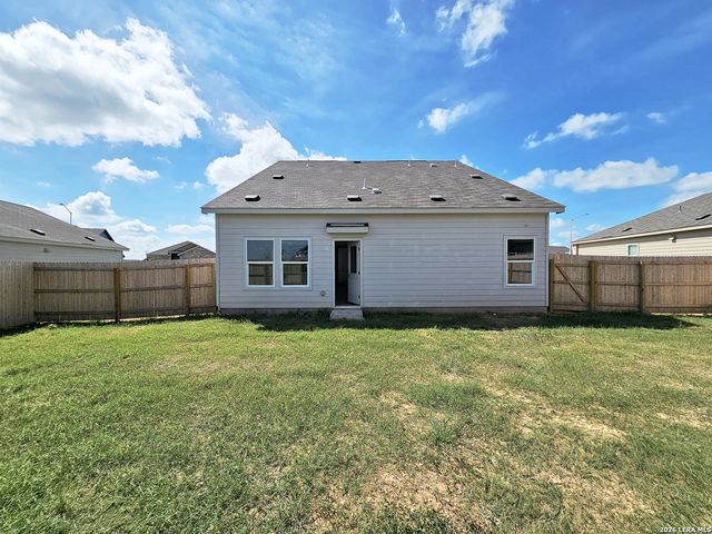 805 RIVIERA CT, Seguin, TX 78155