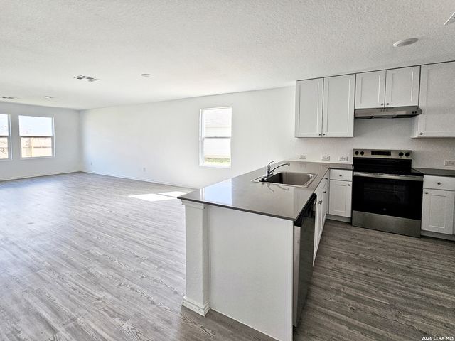 805 RIVIERA CT, Seguin, TX 78155