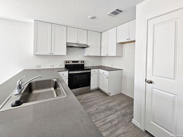 805 RIVIERA CT, Seguin, TX 78155